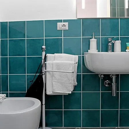 לינה וארוחת בוקר Noon אלגהרו